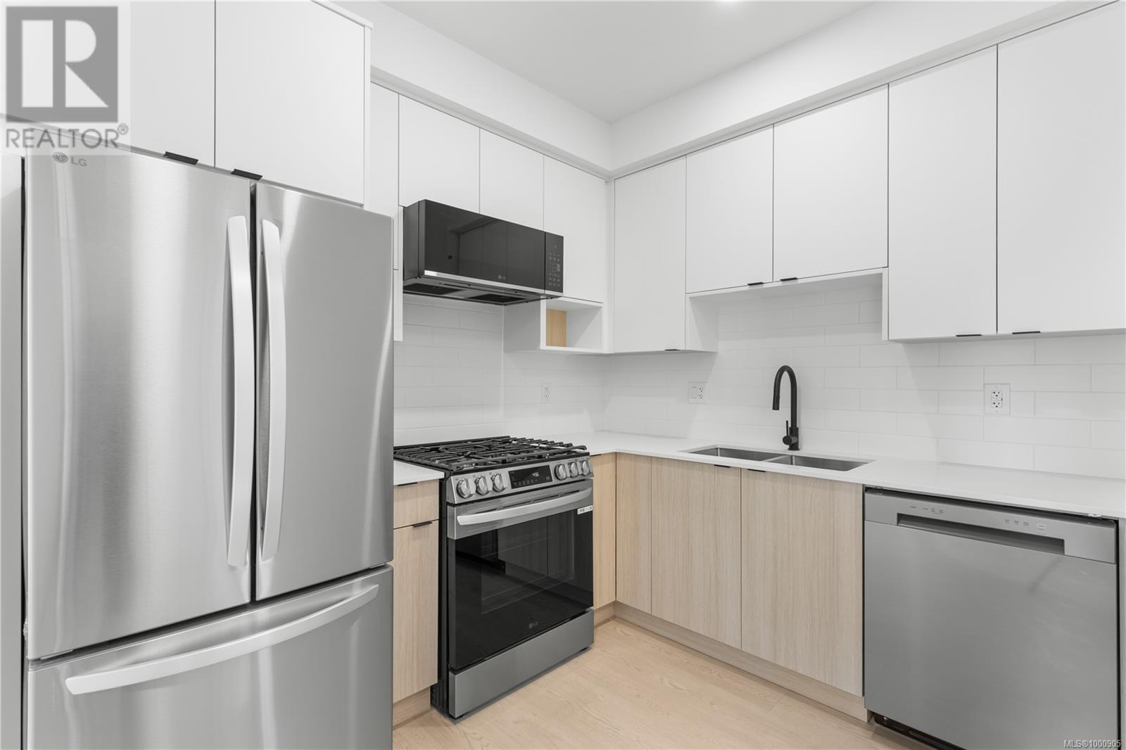 Photo 4 of 602 2629 Millstream Rd, Langford BC
