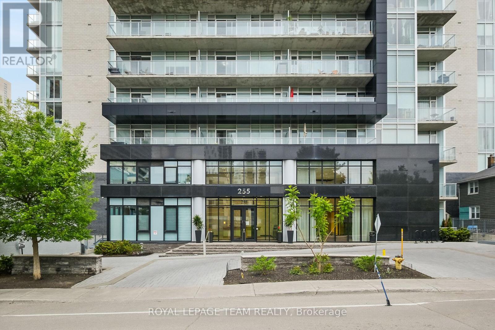 Welcome to 255 Bay Street.