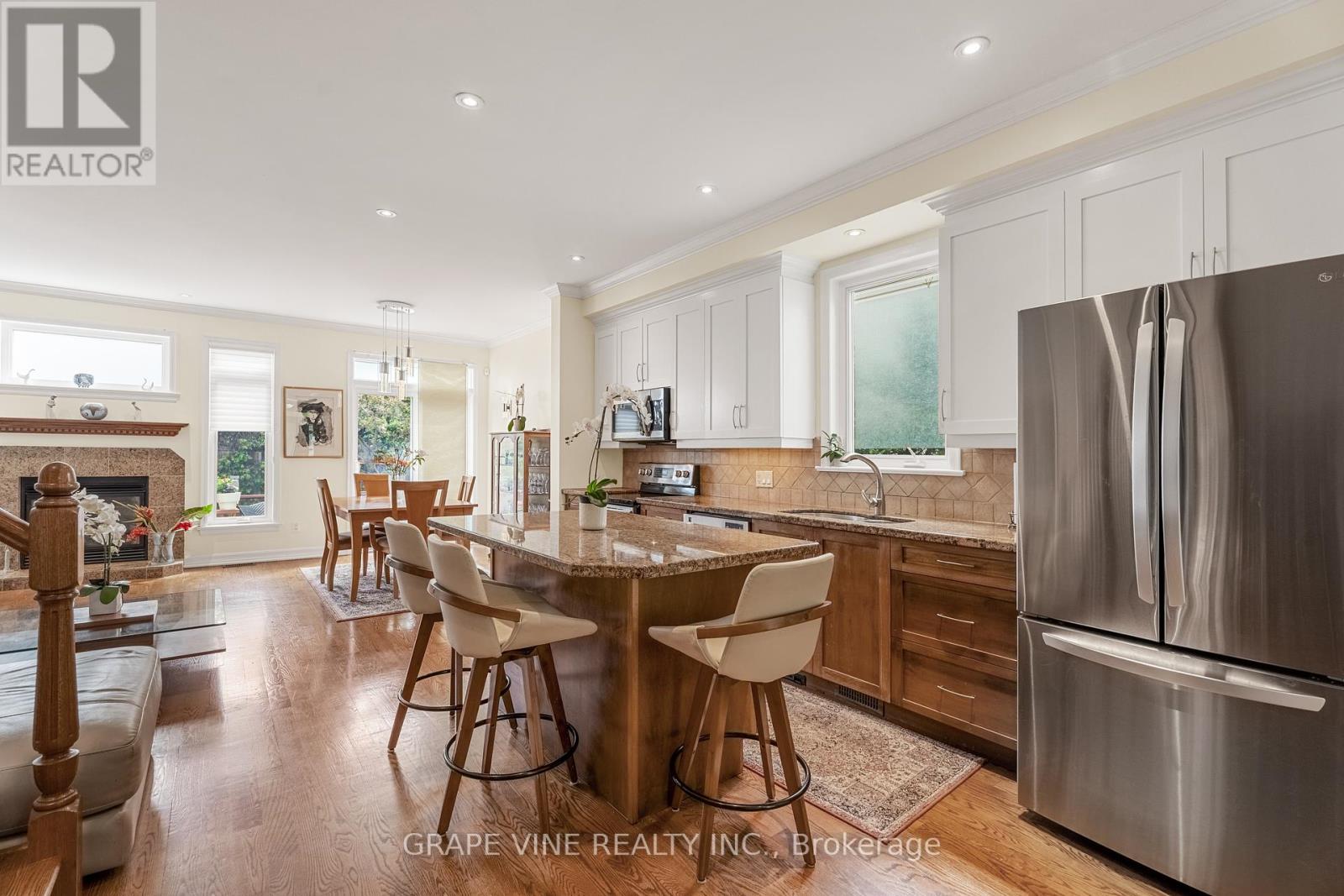 Photo 31 of 709 Melbourne Avenue, Ottawa ON