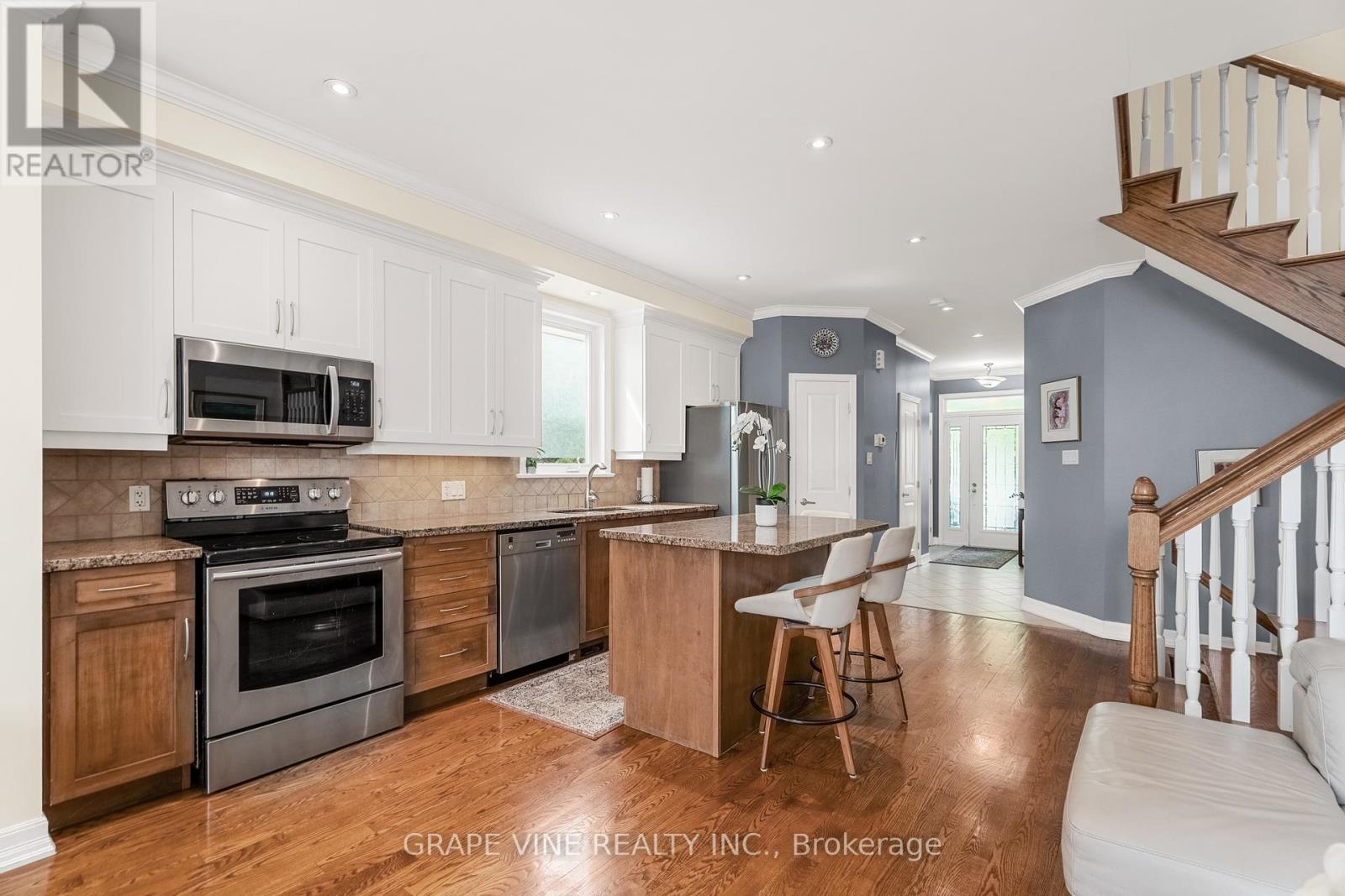 Photo 23 of 709 Melbourne Avenue, Ottawa ON