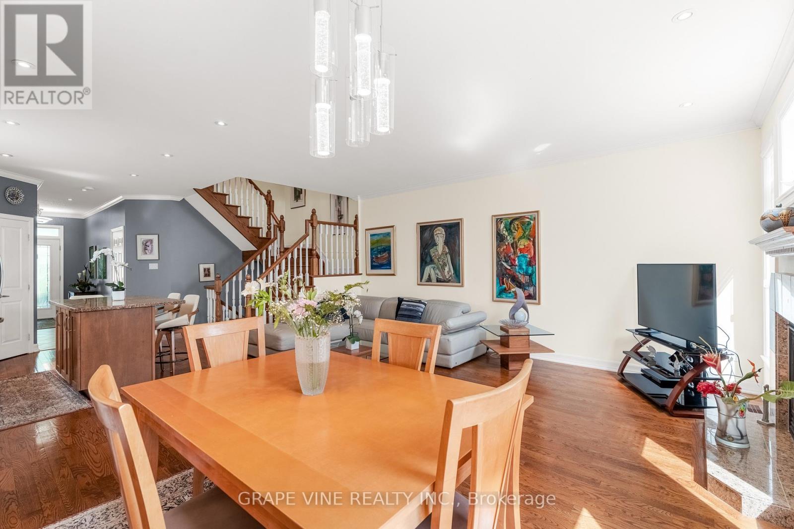 Photo 32 of 709 Melbourne Avenue, Ottawa ON