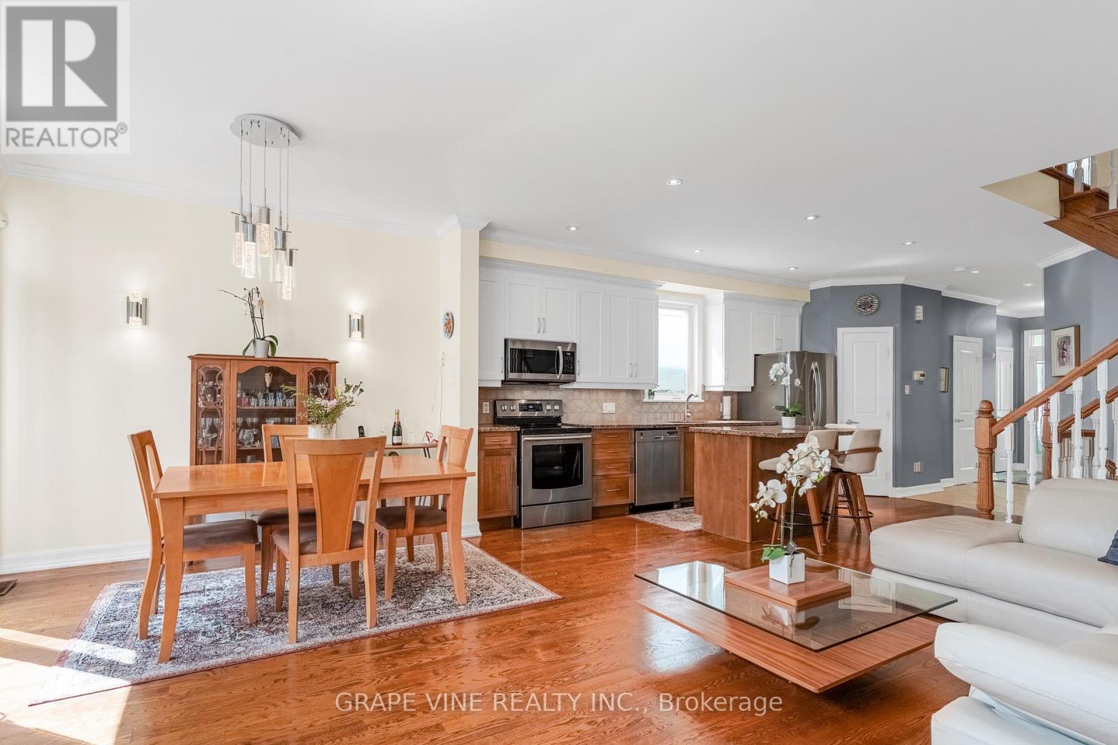 Photo 16 of 709 Melbourne Avenue, Ottawa ON