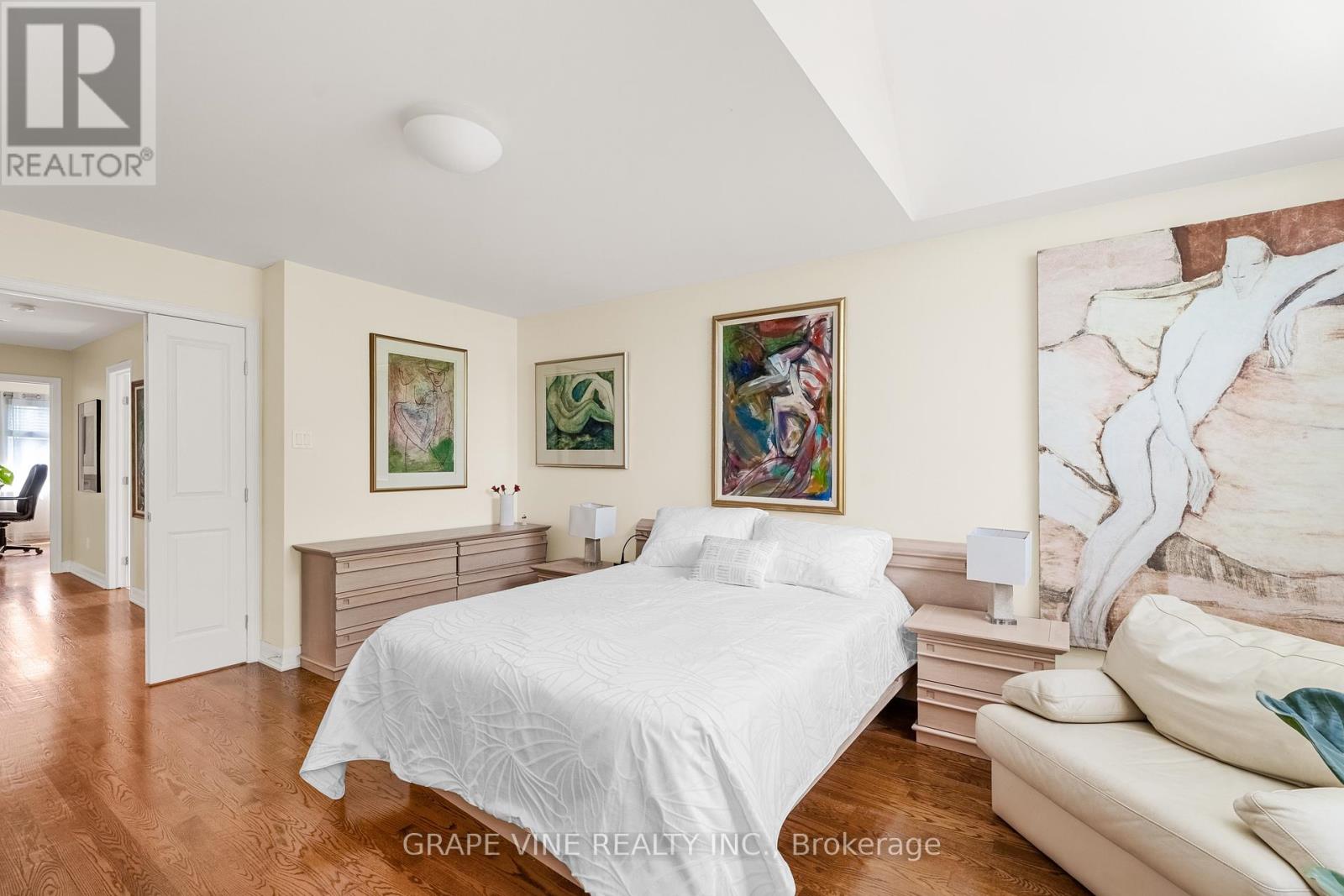 Photo 14 of 709 Melbourne Avenue, Ottawa ON