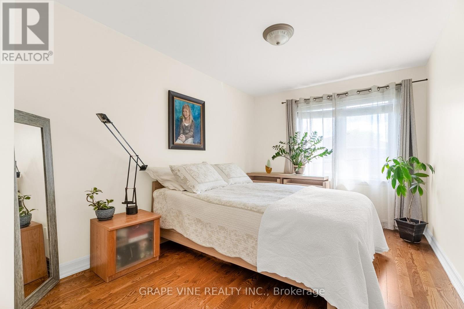 Photo 27 of 709 Melbourne Avenue, Ottawa ON