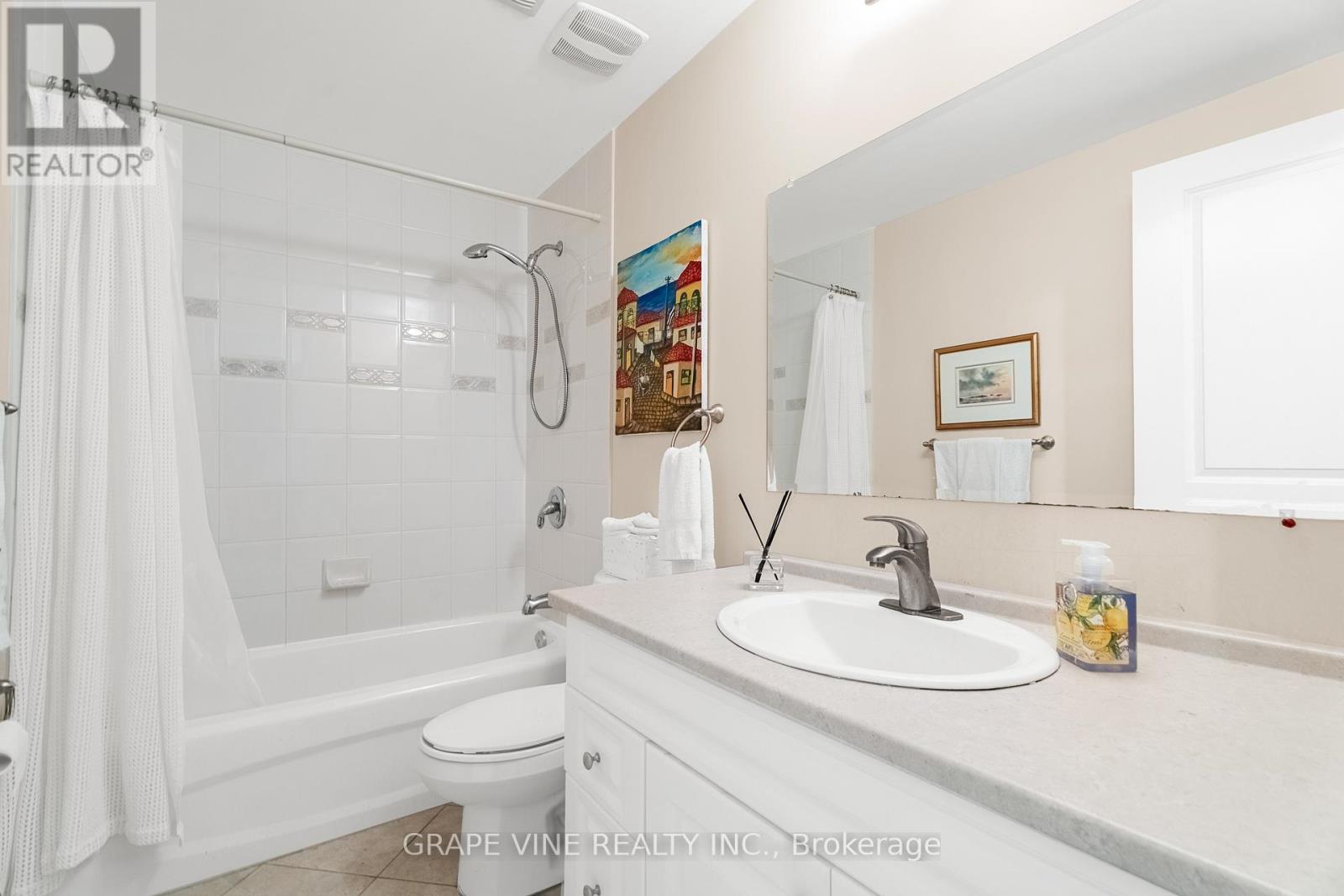 Photo 6 of 709 Melbourne Avenue, Ottawa ON