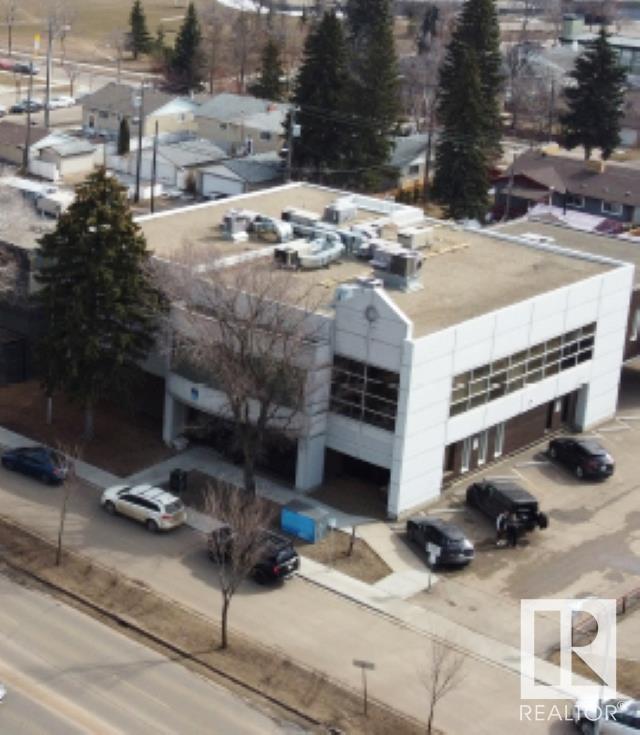 Photo 4 of 10305 Princess Elizabeth Av Nw, Edmonton AB