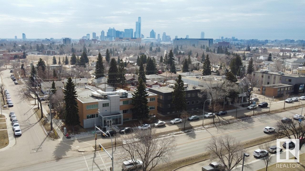 Photo 2 of 10305 Princess Elizabeth Av Nw, Edmonton AB