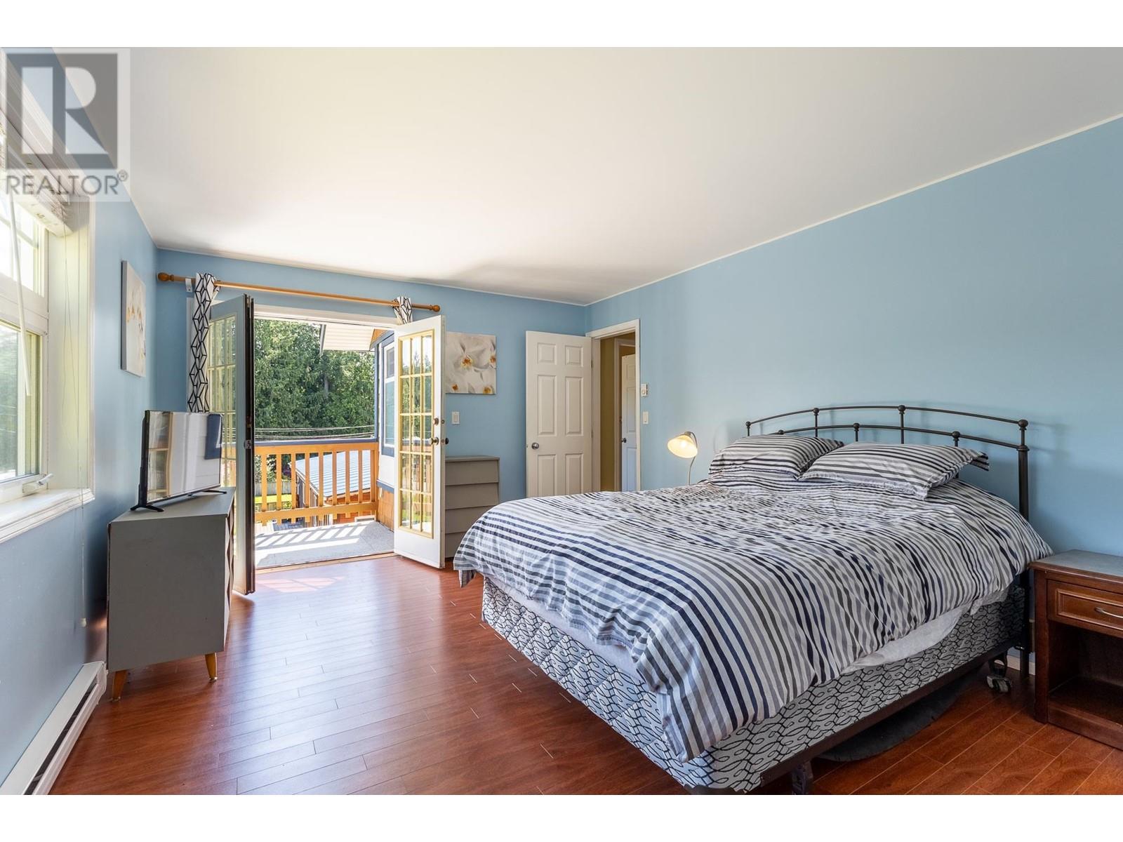 4536 RONDEVIEW ROAD, Madeira Park