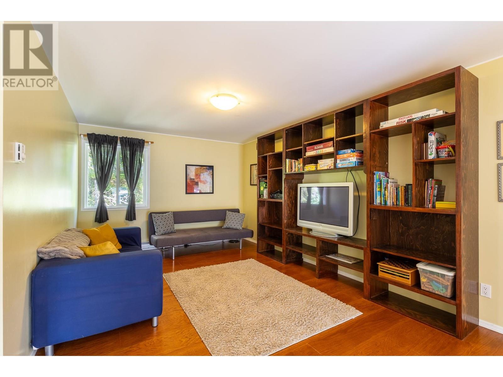 4536 RONDEVIEW ROAD, Madeira Park