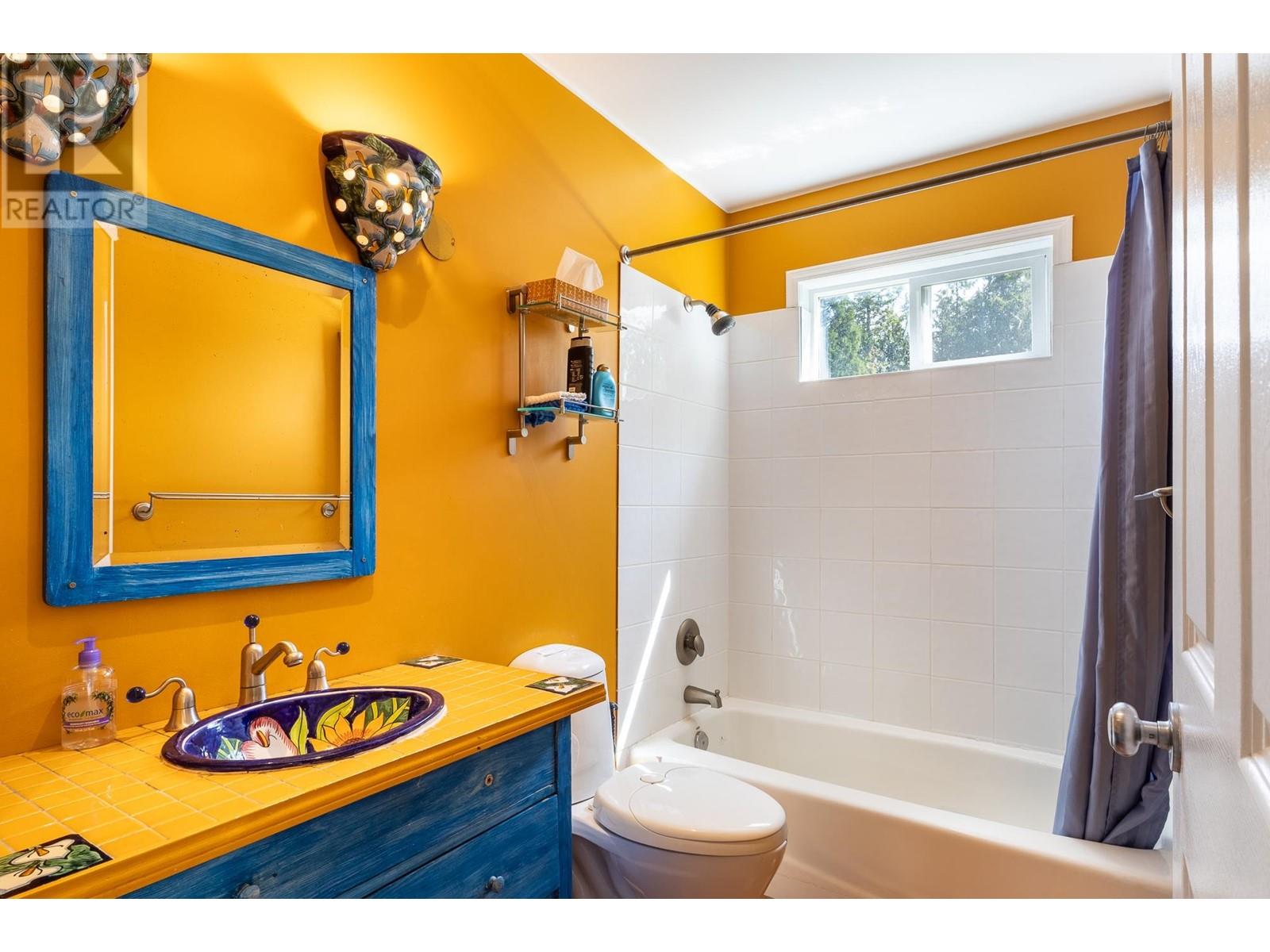 4536 RONDEVIEW ROAD, Madeira Park