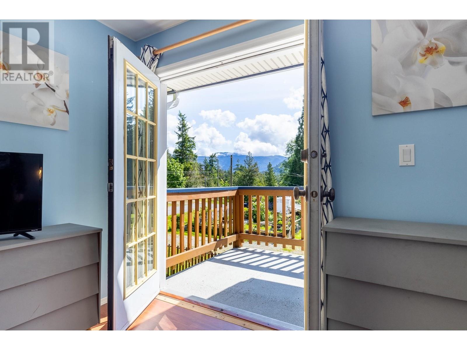 4536 RONDEVIEW ROAD, Madeira Park