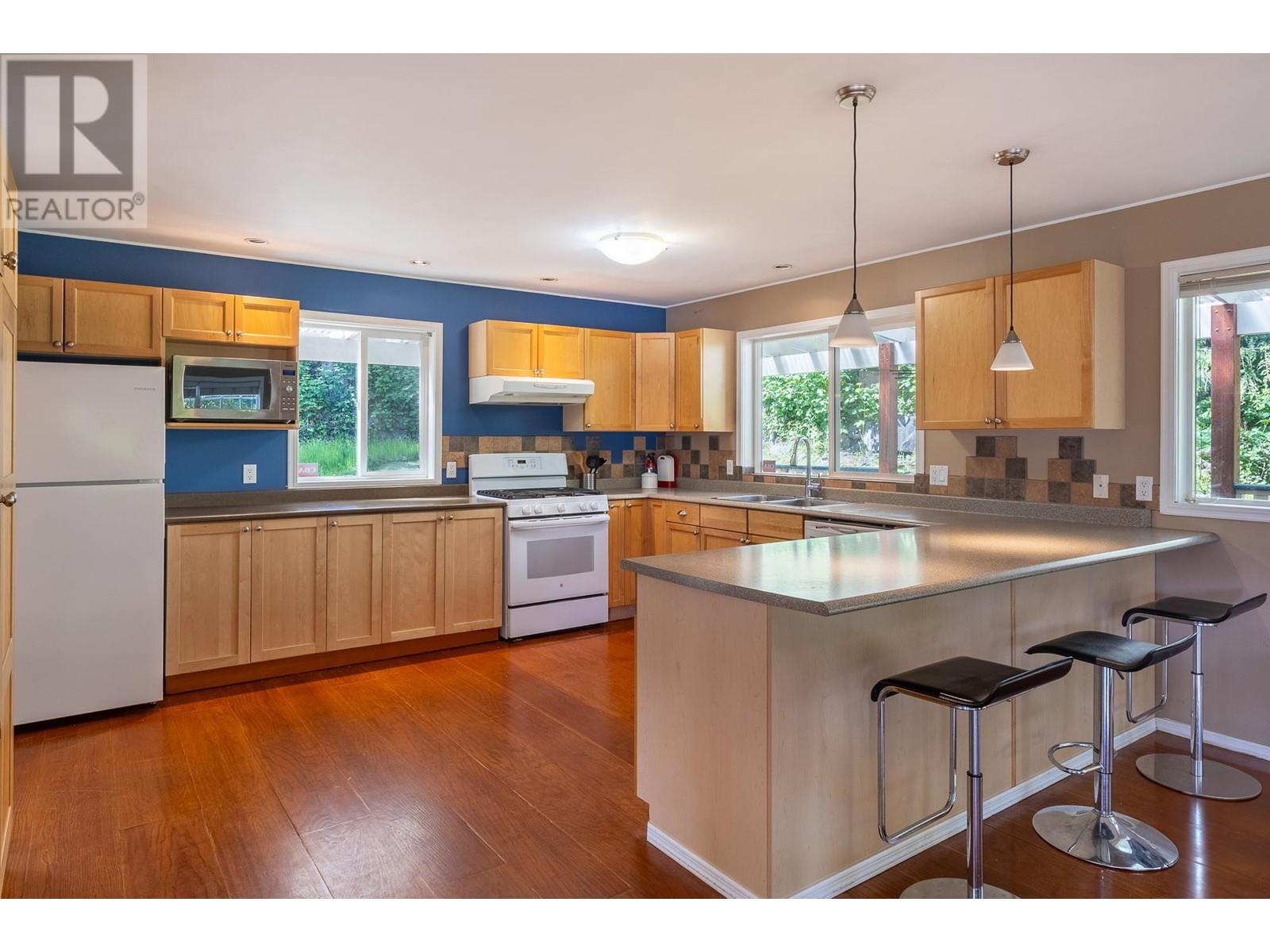 4536 RONDEVIEW ROAD, Madeira Park