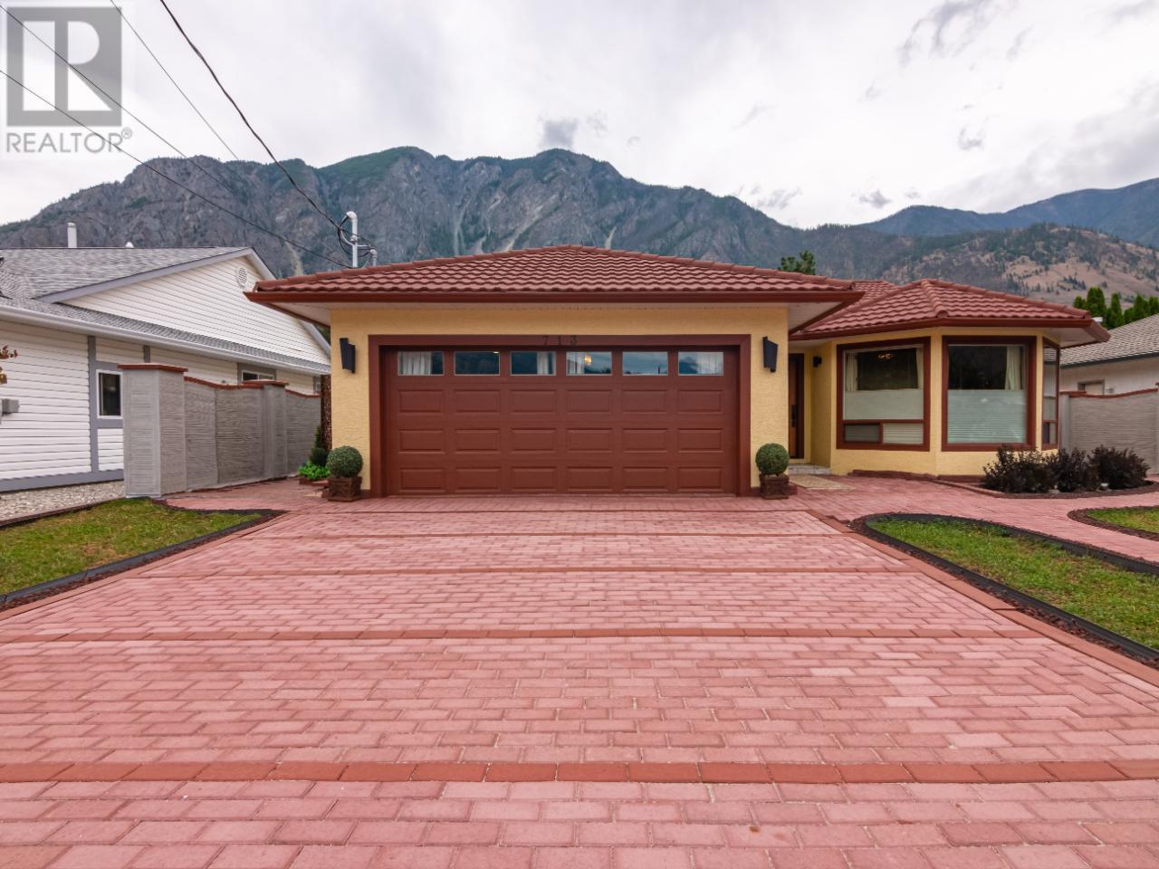  713 12th Avenue, Keremeos