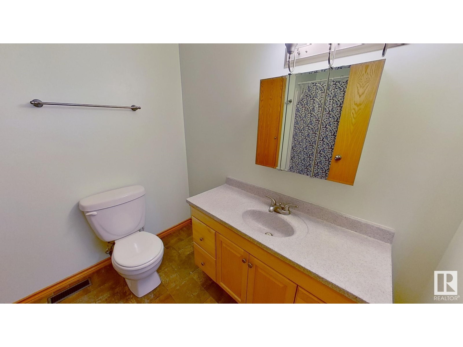 Photo 13 of 4815 51 Av, Breton AB