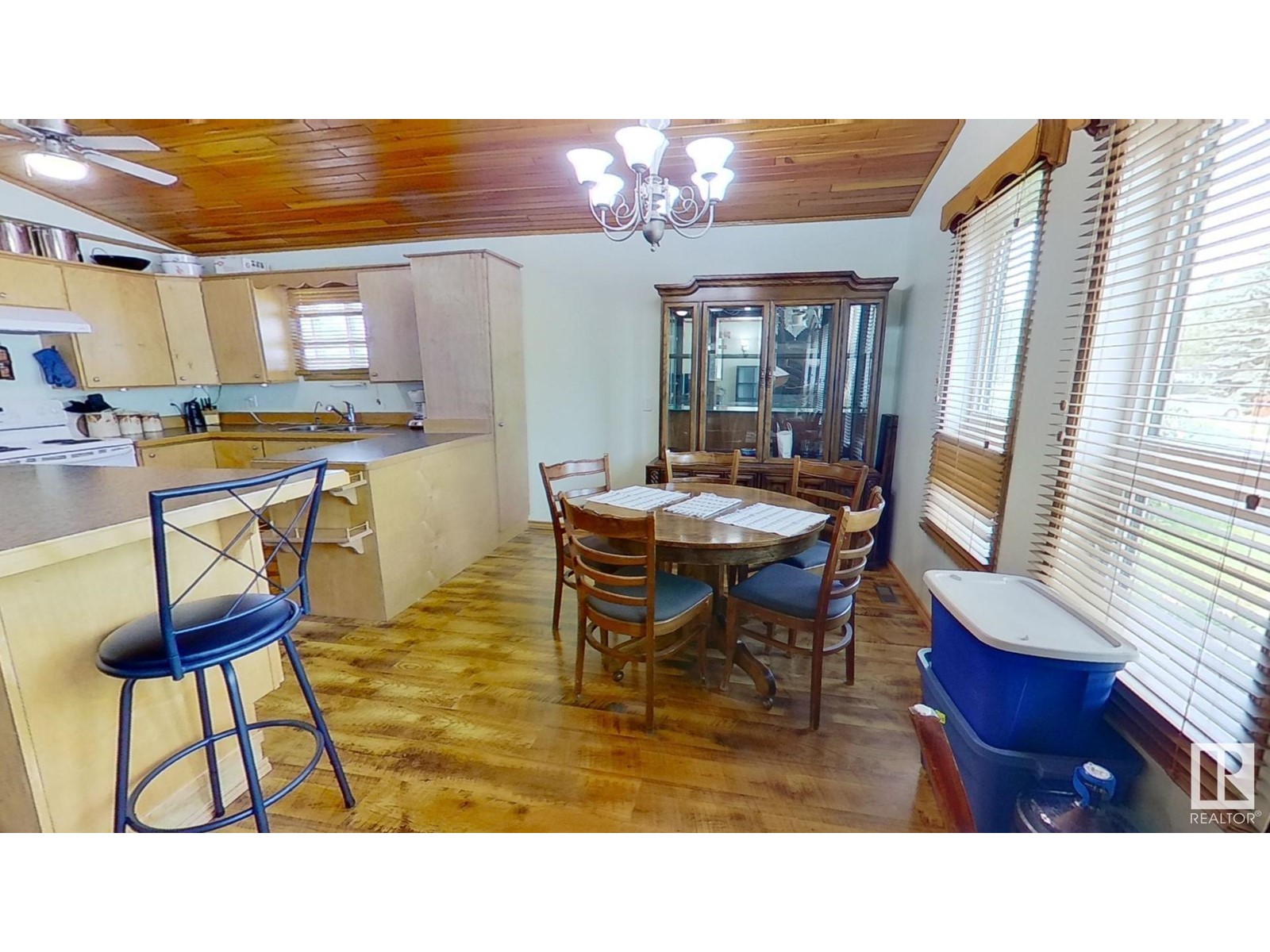 Photo 5 of 4815 51 Av, Breton AB