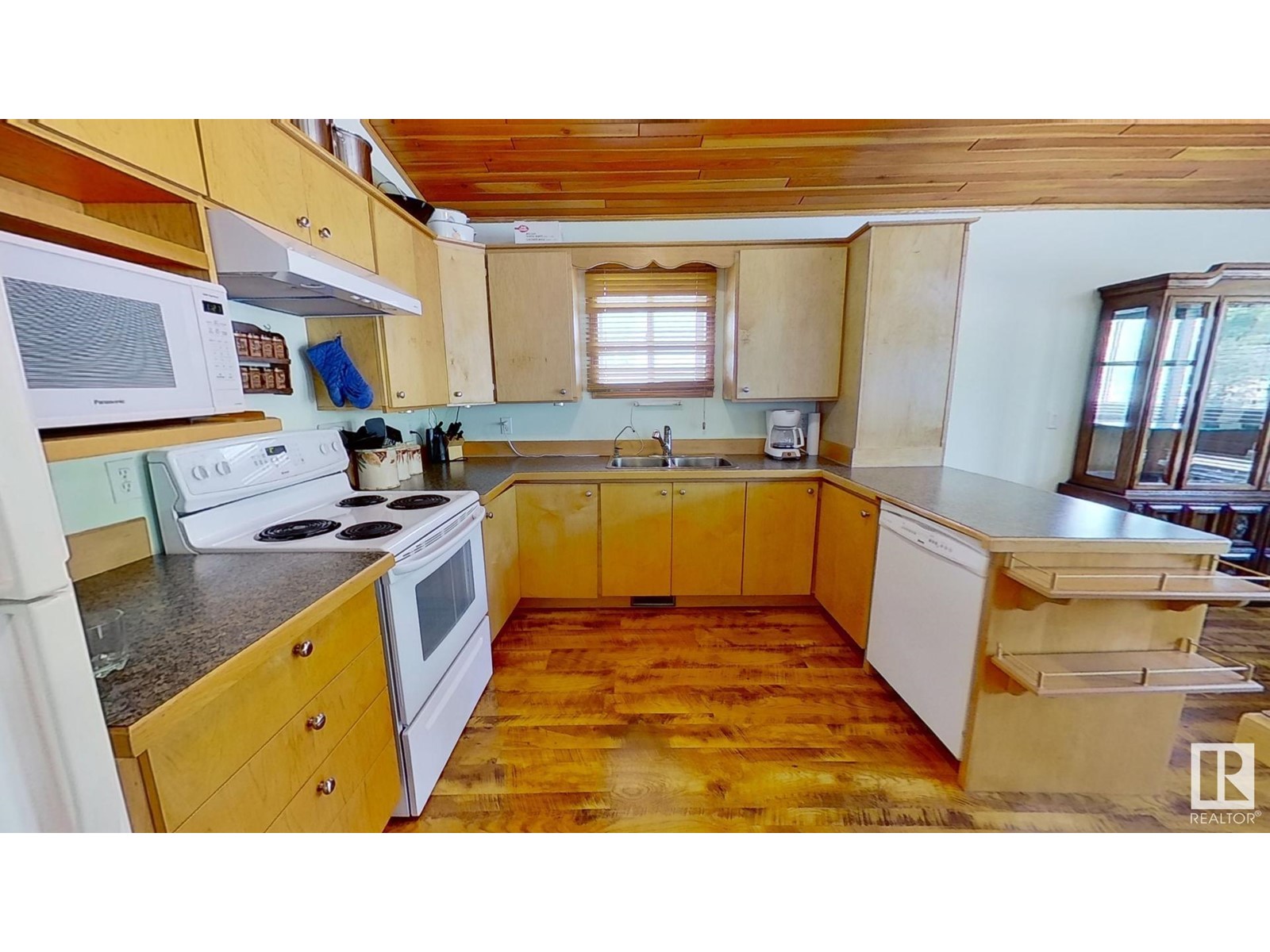 Photo 9 of 4815 51 Av, Breton AB
