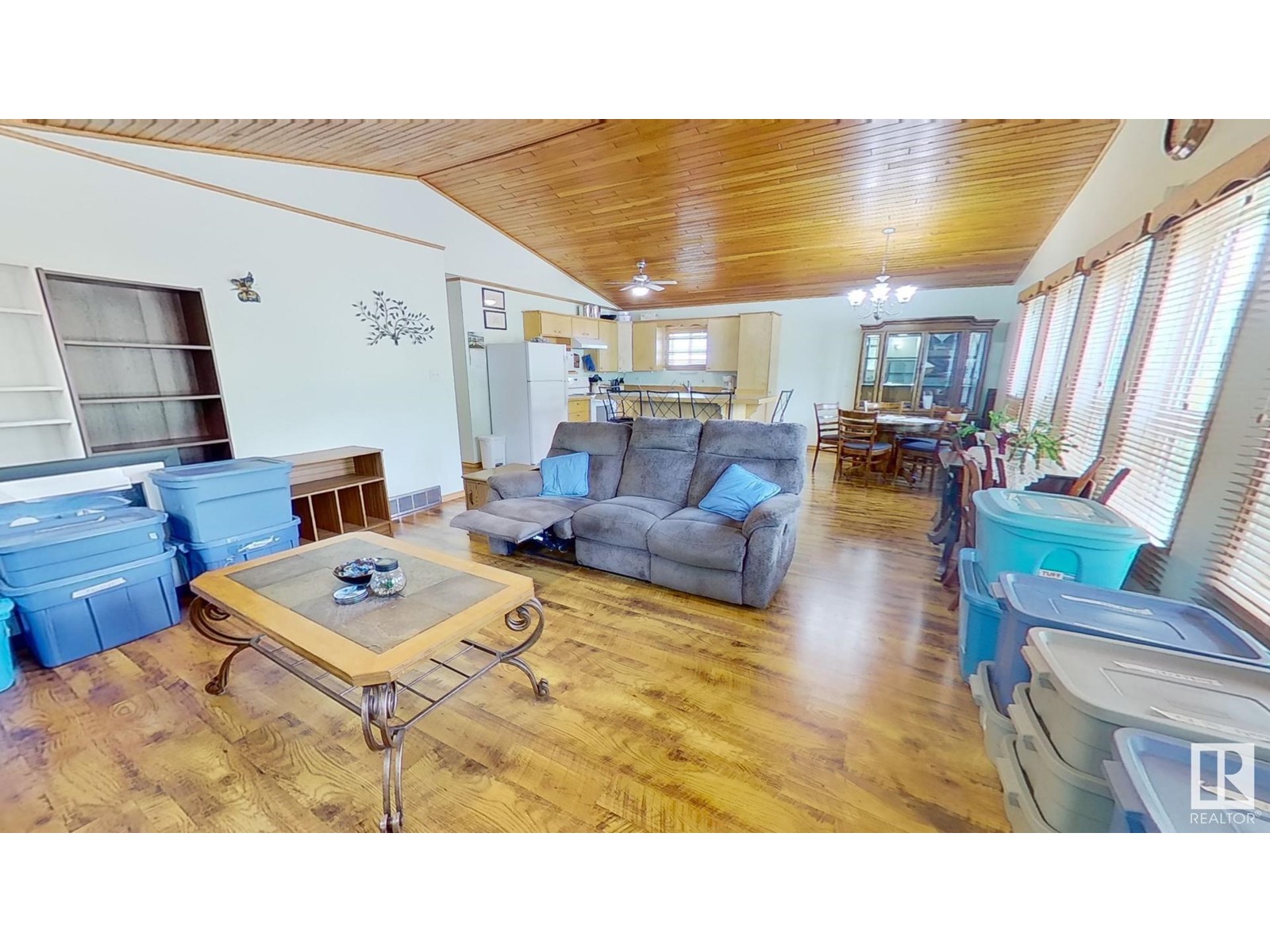 Photo 4 of 4815 51 Av, Breton AB