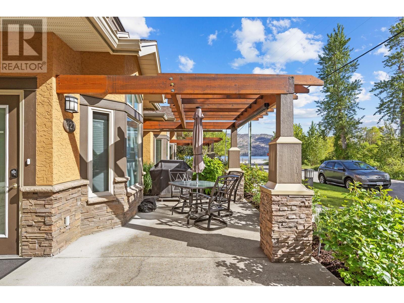 127 3996 Beach Avenue, Peachland