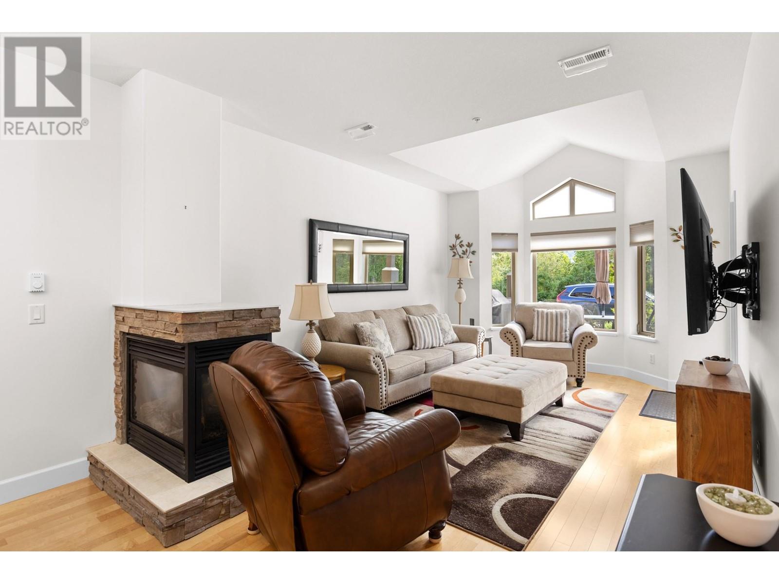 127 3996 Beach Avenue, Peachland