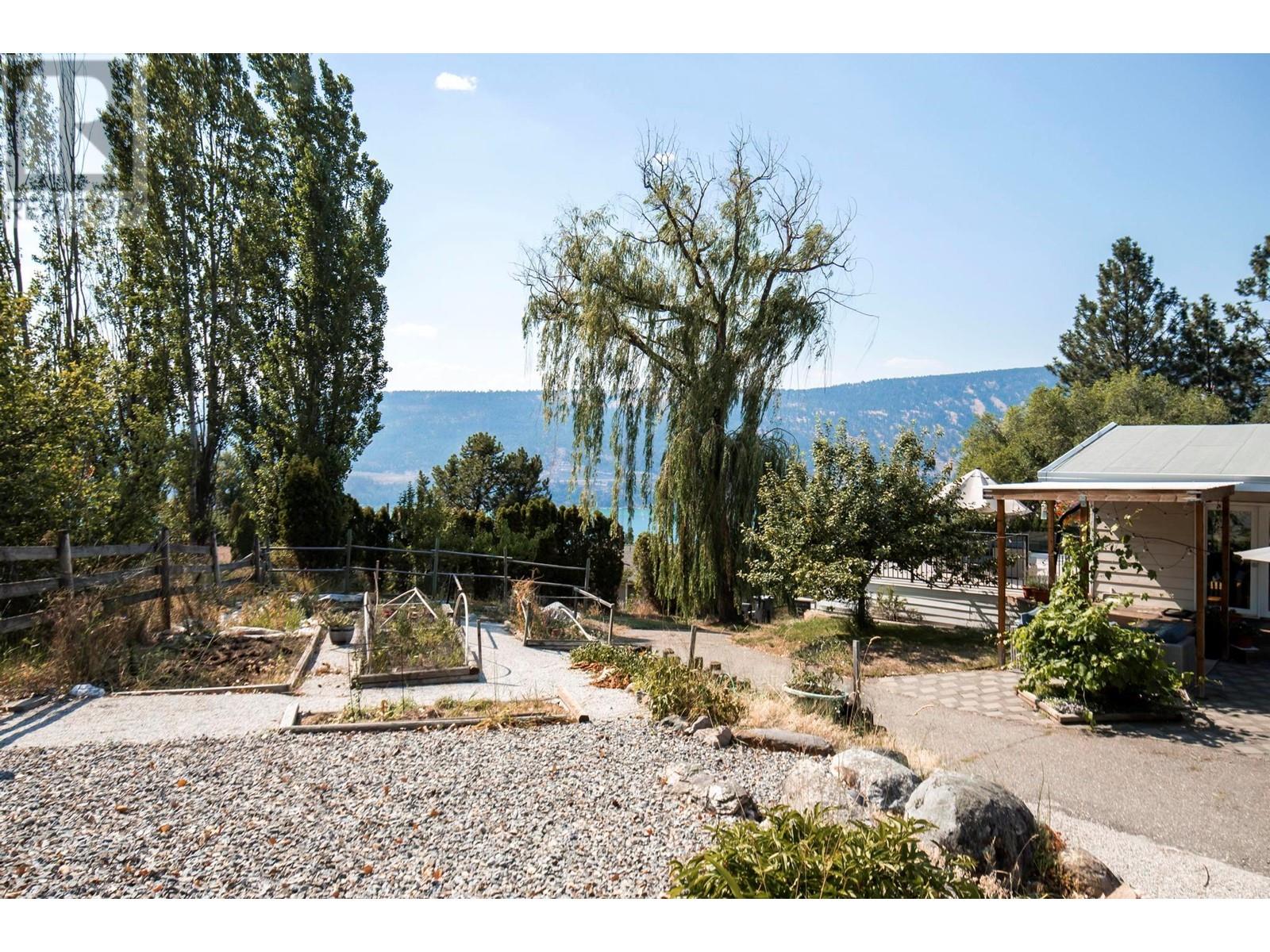 14251 East Hill Road, Lake Country