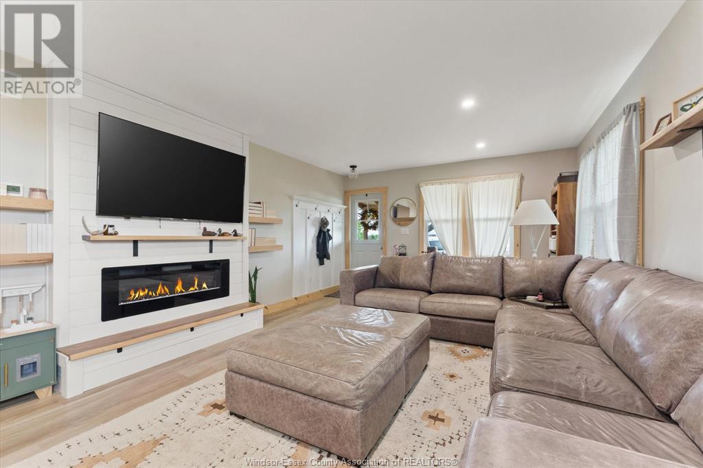 Photo 4 of 1722 Mersea Rd D, Leamington ON