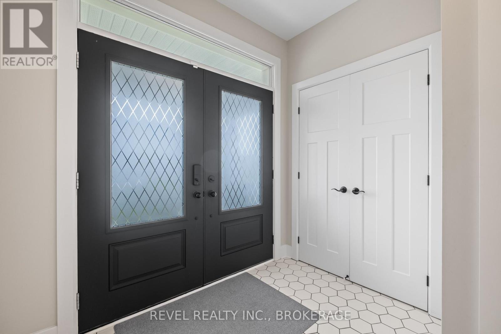 Photo 3 of 709 Riverview Way, Kingston ON