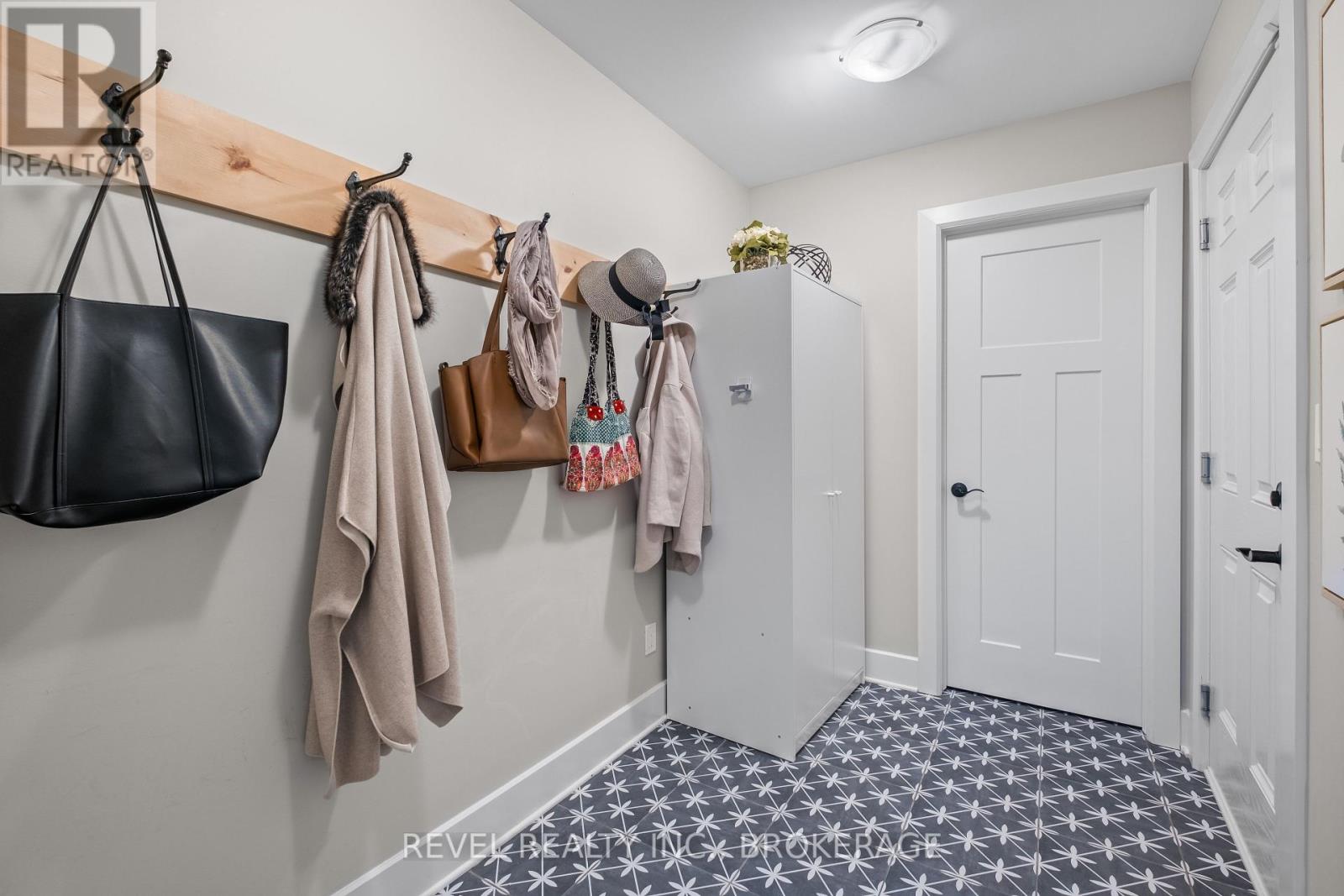 Photo 5 of 709 Riverview Way, Kingston ON
