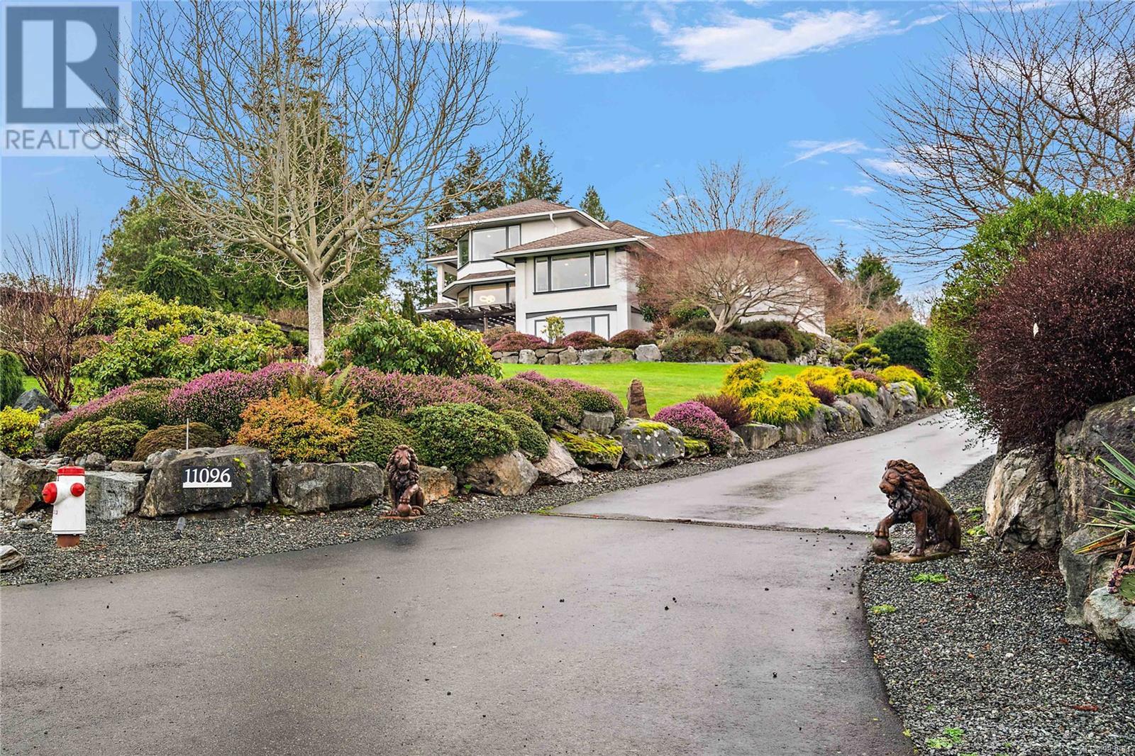 11096 Greenpark Dr, North Saanich