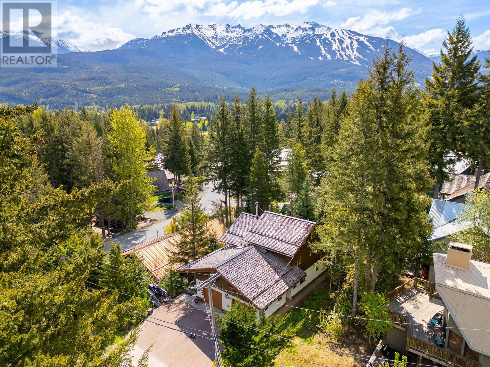 8248 ALPINE WAY, Whistler