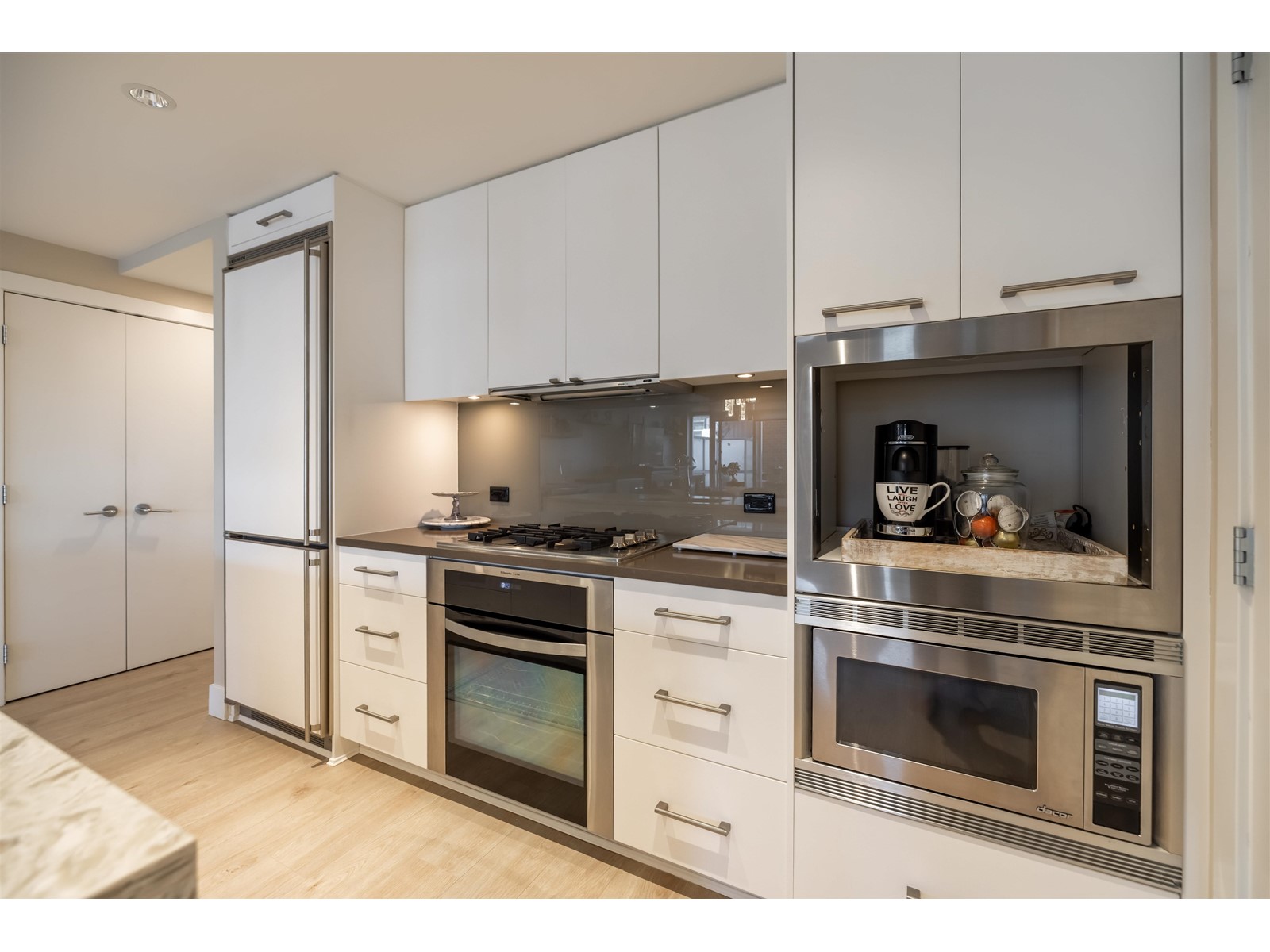 204 15152 RUSSELL AVENUE, White Rock real estate listing R3000737