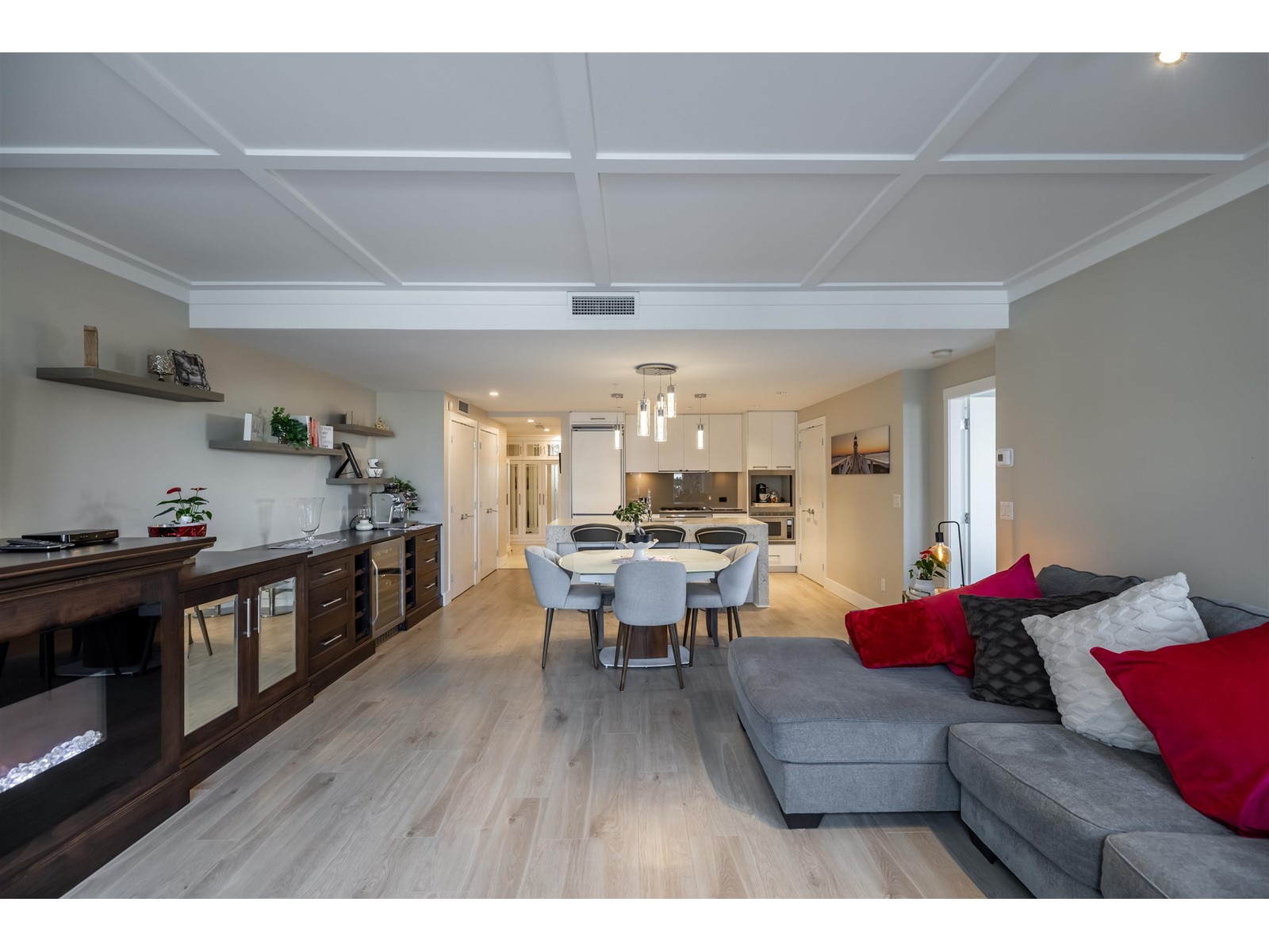 204 15152 RUSSELL AVENUE, White Rock real estate listing R3000737