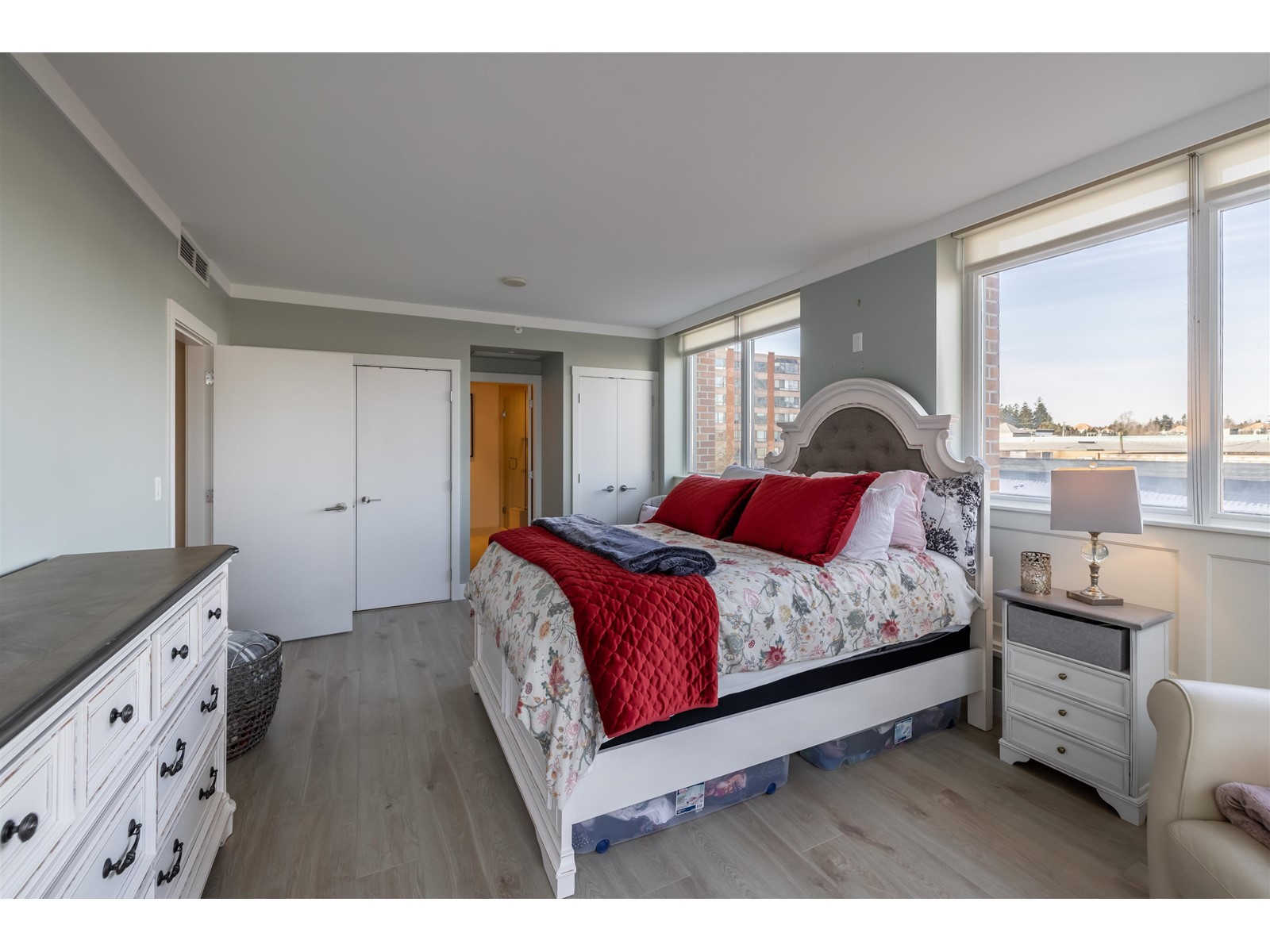 204 15152 RUSSELL AVENUE, White Rock real estate listing R3000737