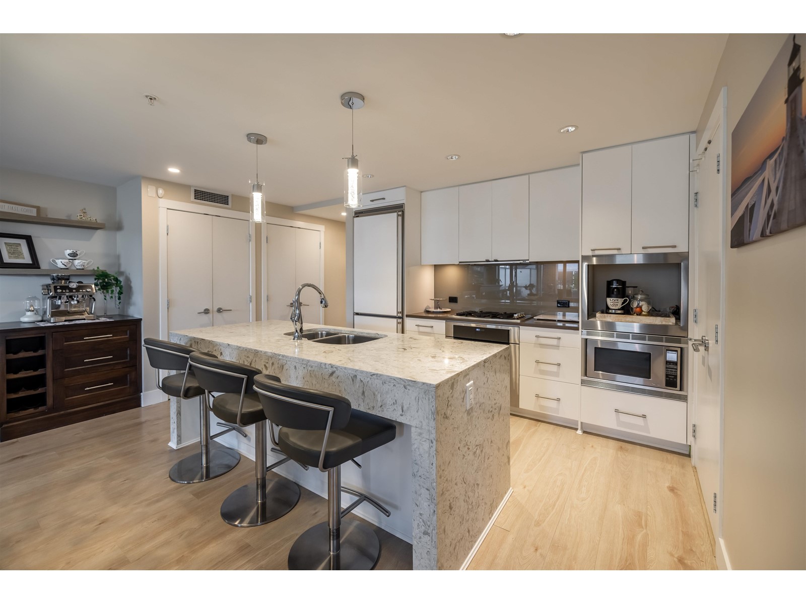 204 15152 RUSSELL AVENUE, White Rock real estate listing R3000737