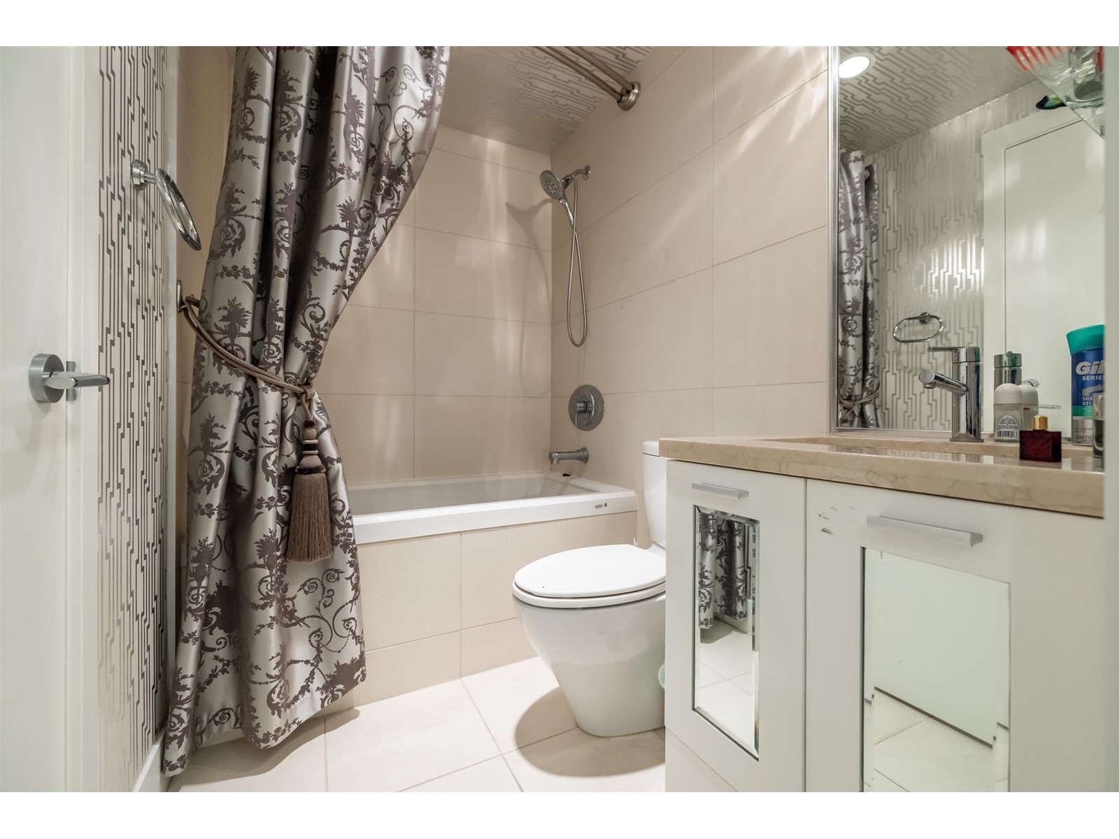 204 15152 RUSSELL AVENUE, White Rock real estate listing R3000737