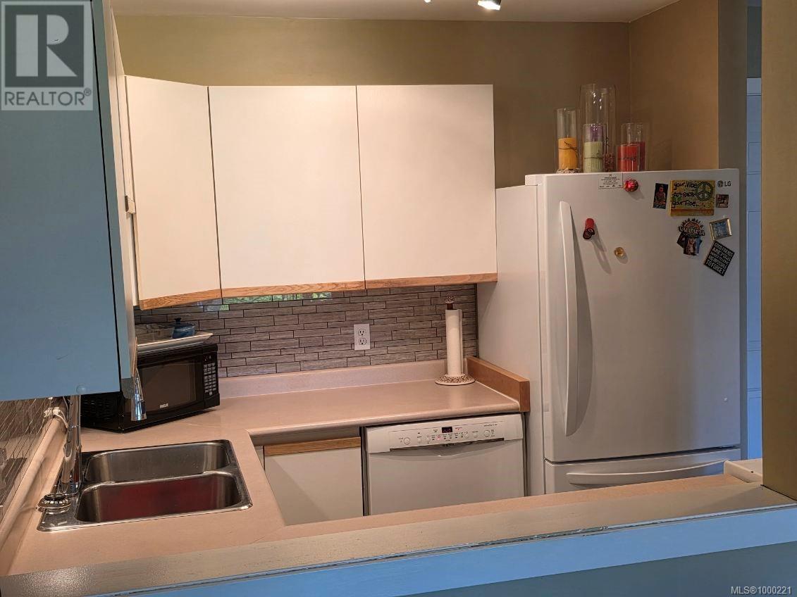 Photo 9 of 201 481 Kennedy St, Nanaimo BC