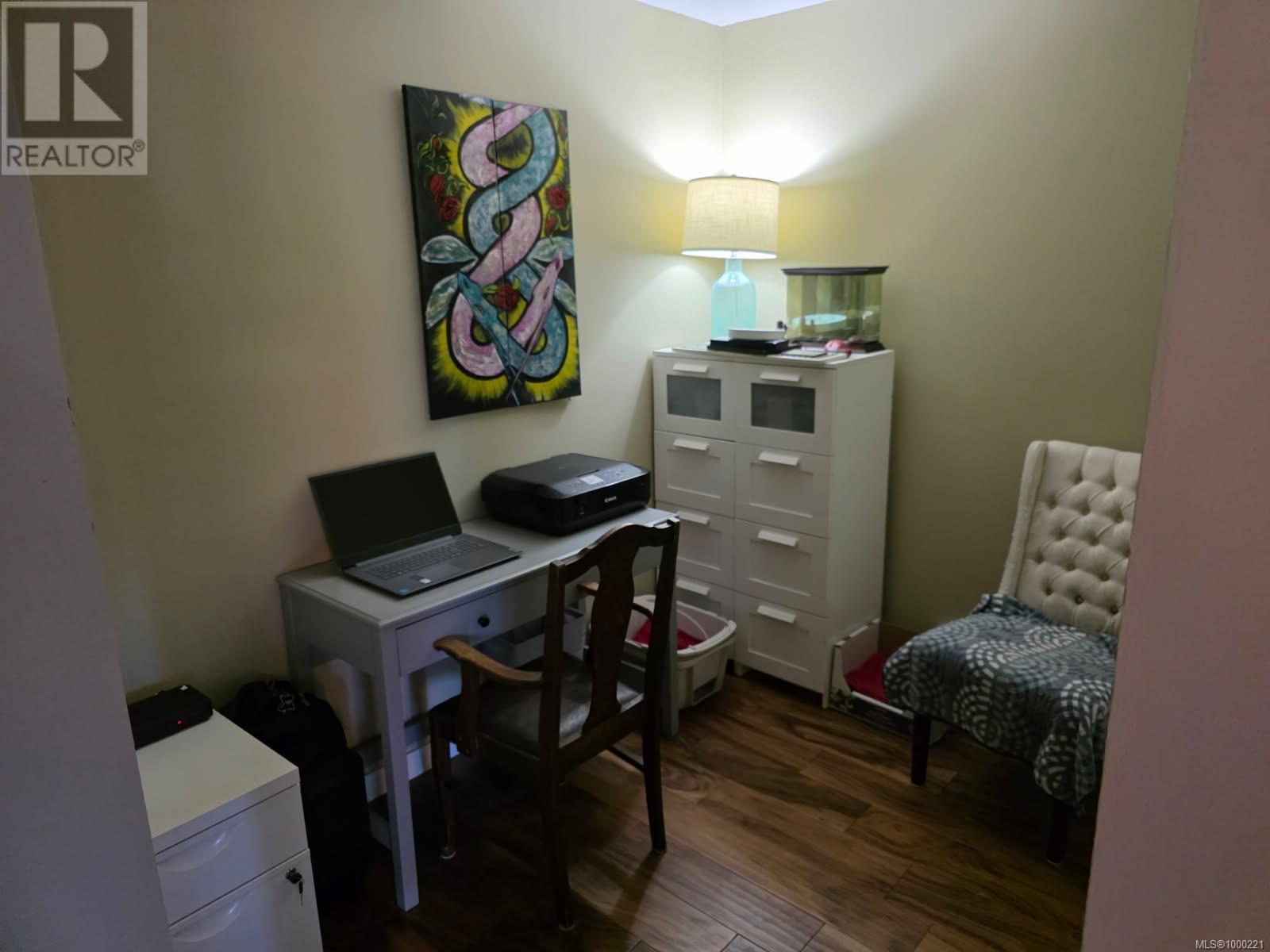 Photo 5 of 201 481 Kennedy St, Nanaimo BC