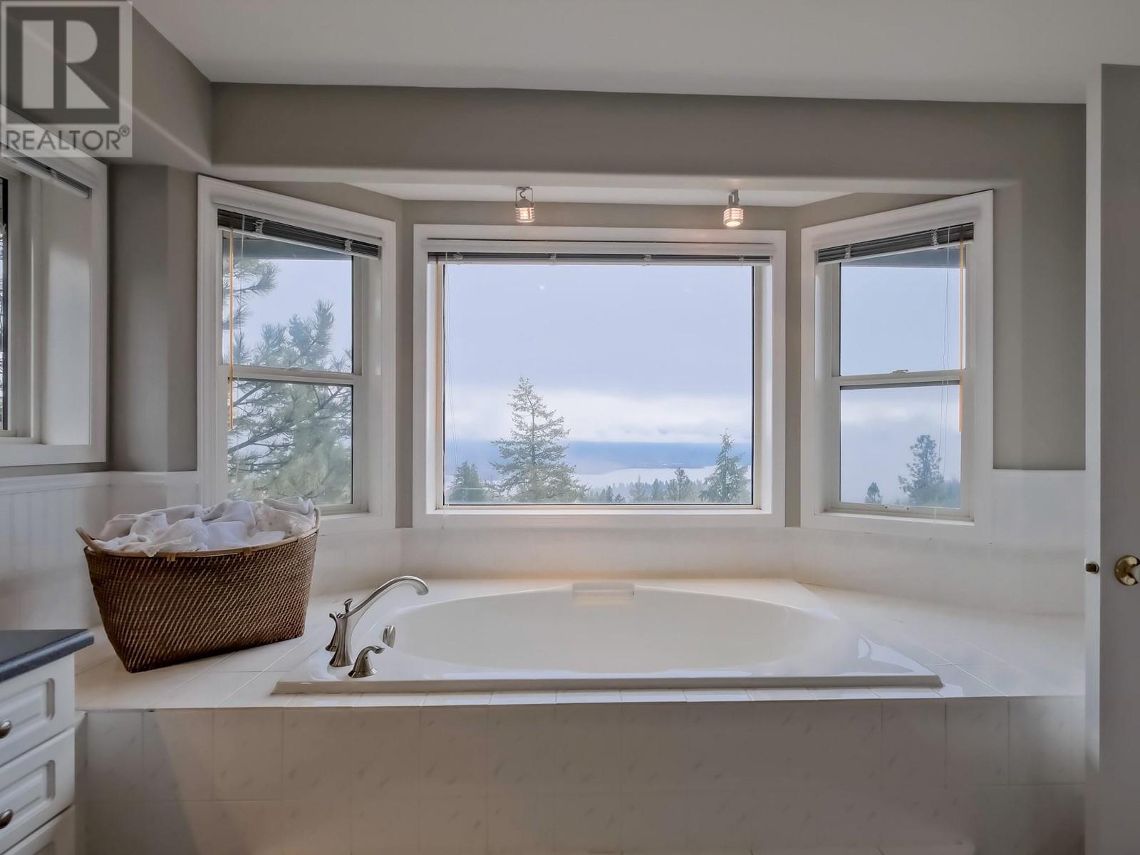  1026 McPhail Court, West Kelowna