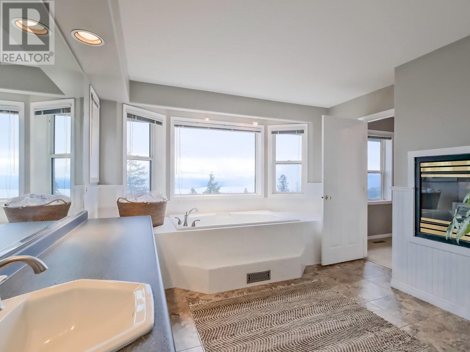  1026 McPhail Court, West Kelowna