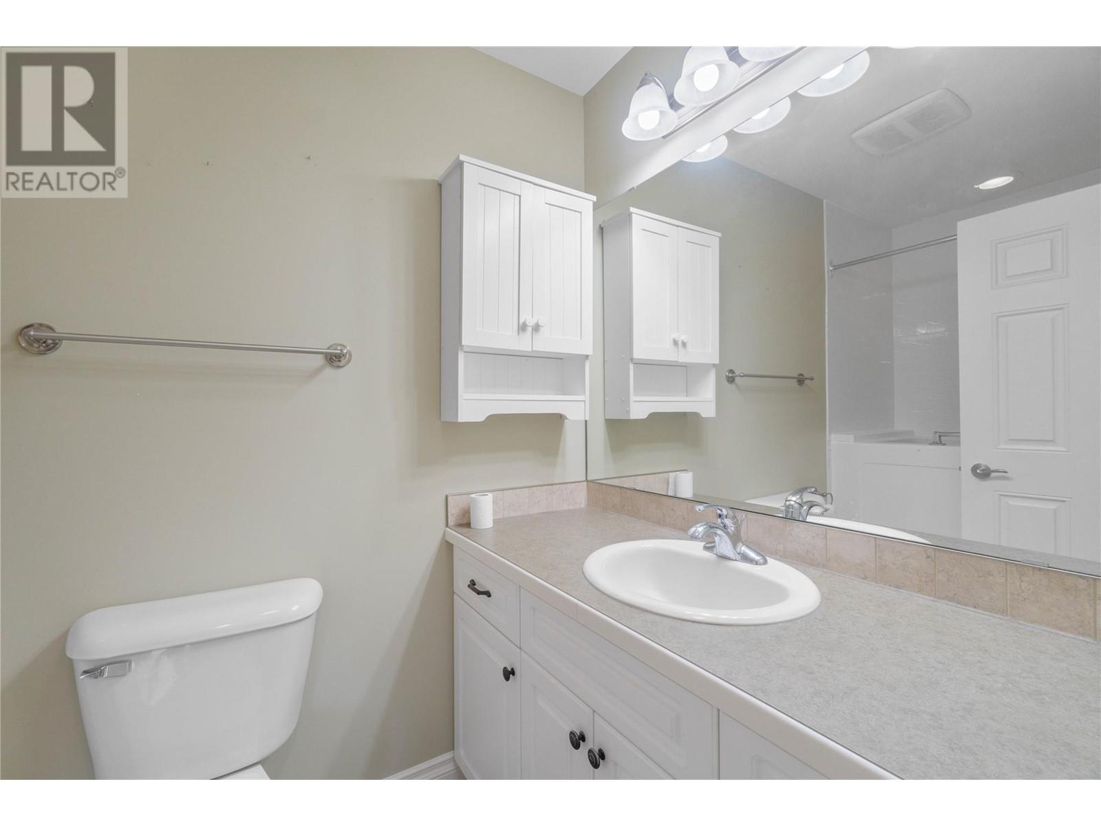 5 1231 10 Street Southwest, Salmon Arm