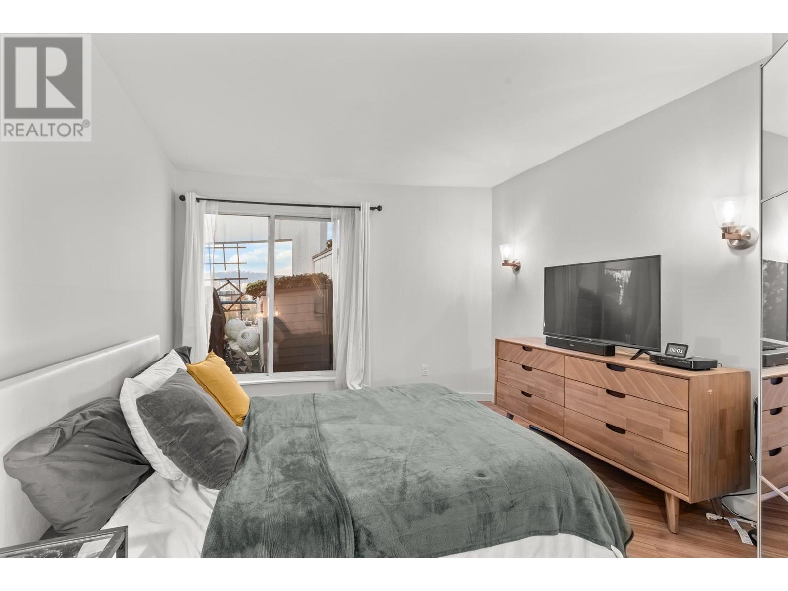 Photo 9 of 10 1038 W 7th Avenue, Vancouver BC