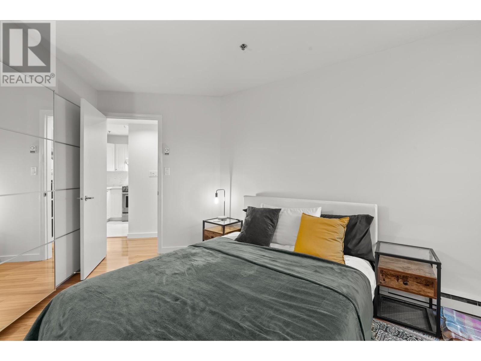 Photo 17 of 10 1038 W 7th Avenue, Vancouver BC