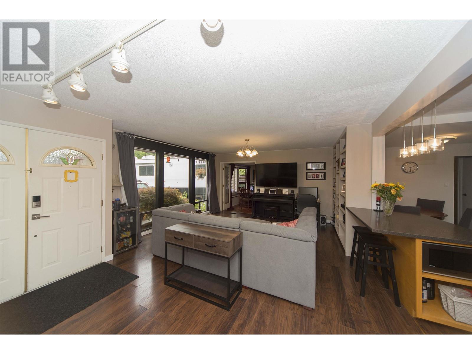 Photo 2 of 8660 Bairdmore Crescent, Richmond BC