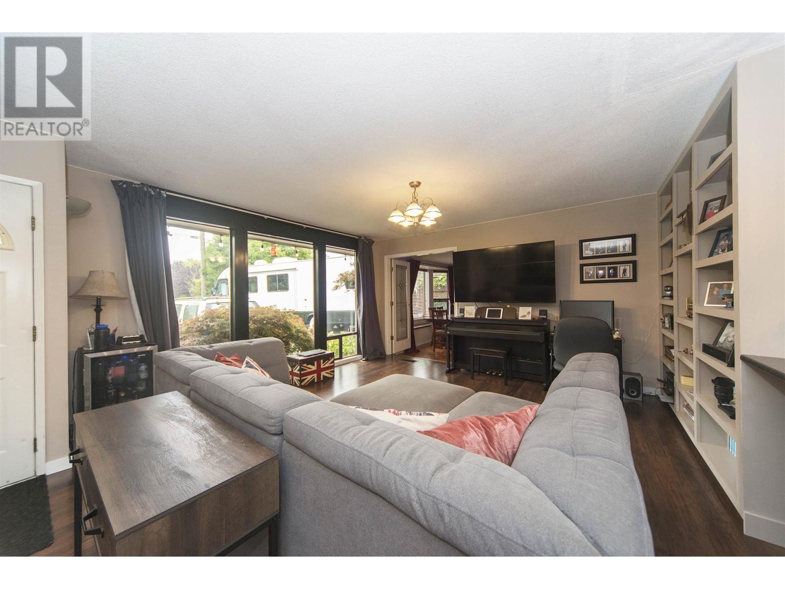Photo 7 of 8660 Bairdmore Crescent, Richmond BC