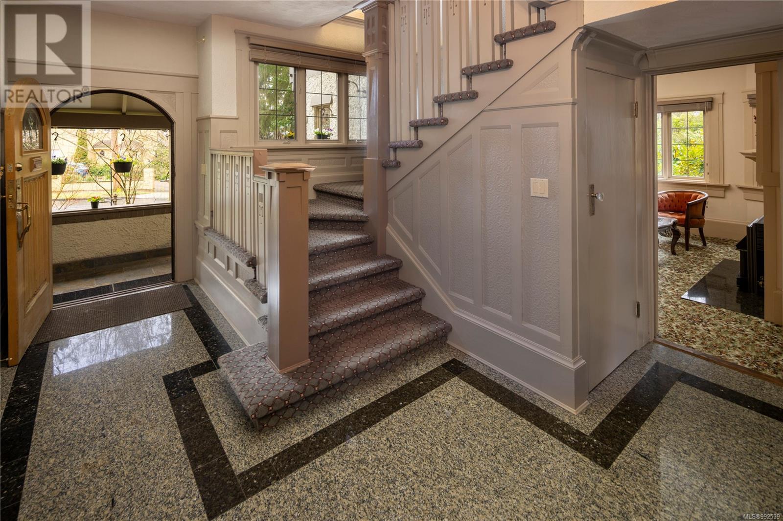 Single Family House for Sale in  Shasta Pl Victoria 