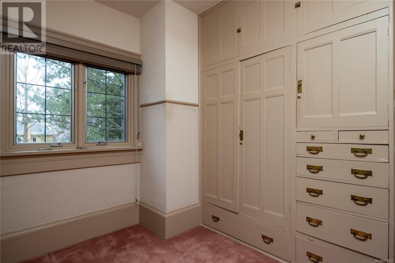 Single Family House for Sale in  Shasta Pl Victoria 
