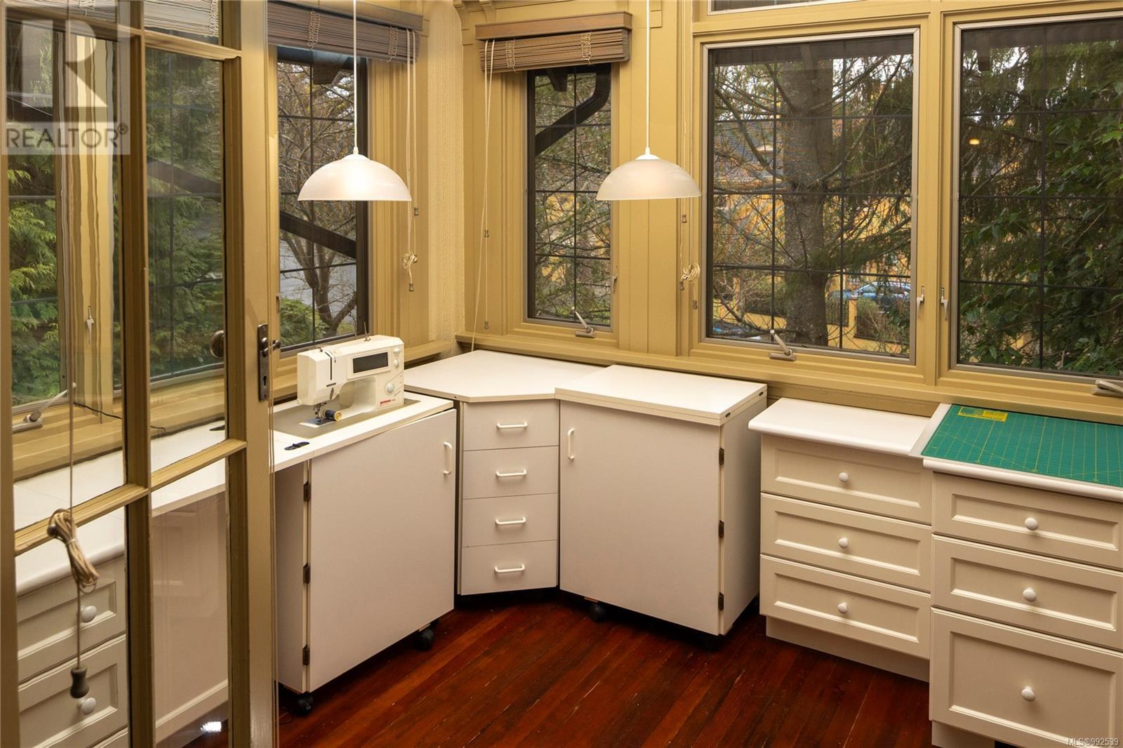Single Family House for Sale in  Shasta Pl Victoria 
