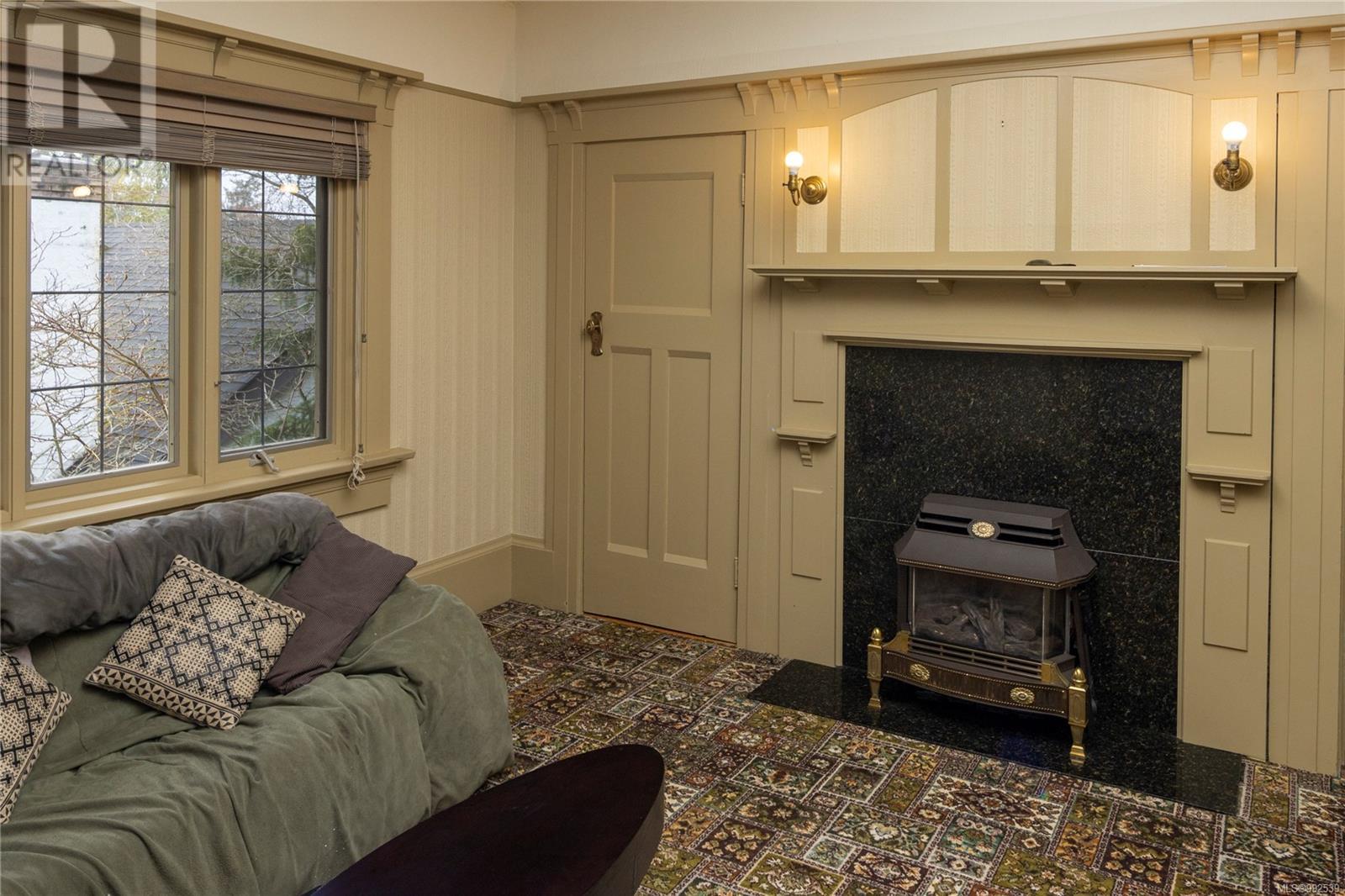 Single Family House for Sale in  Shasta Pl Victoria 