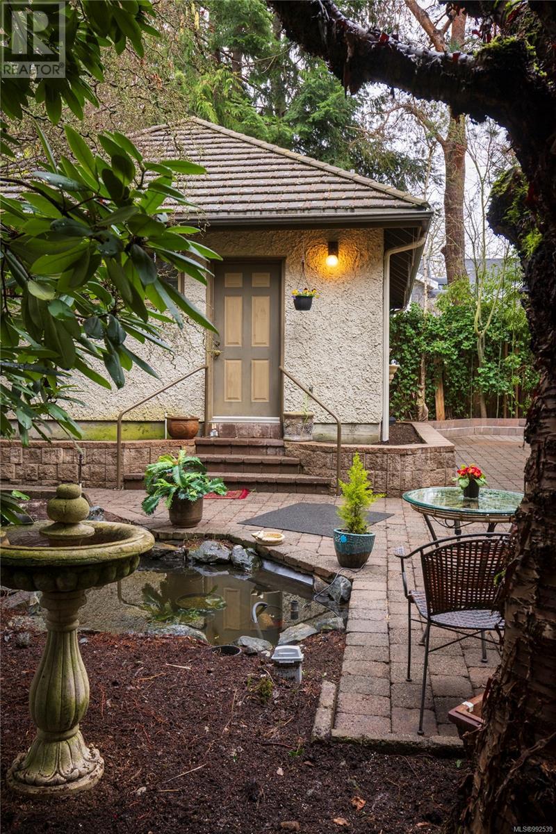 Single Family House for Sale in  Shasta Pl Victoria 