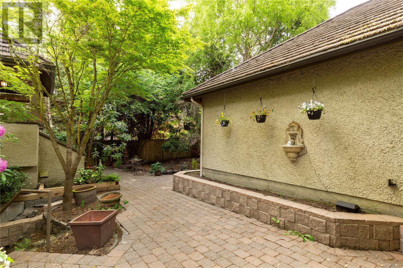 Single Family House for Sale in  Shasta Pl Victoria 