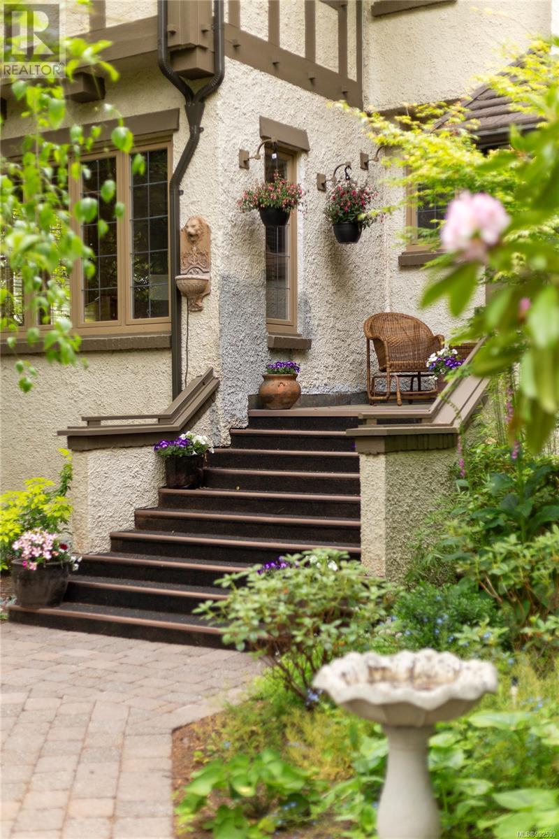 Single Family House for Sale in  Shasta Pl Victoria 